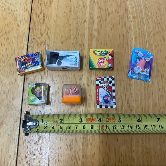 Mini Brands Lot of 7  Mini Bag Toys Mini Figures Crayola, Nemo, Rugrats Etc… - Picture 4 of 4